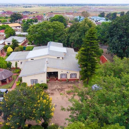 Nelly'S Guesthouse Lilongwe Exterior photo