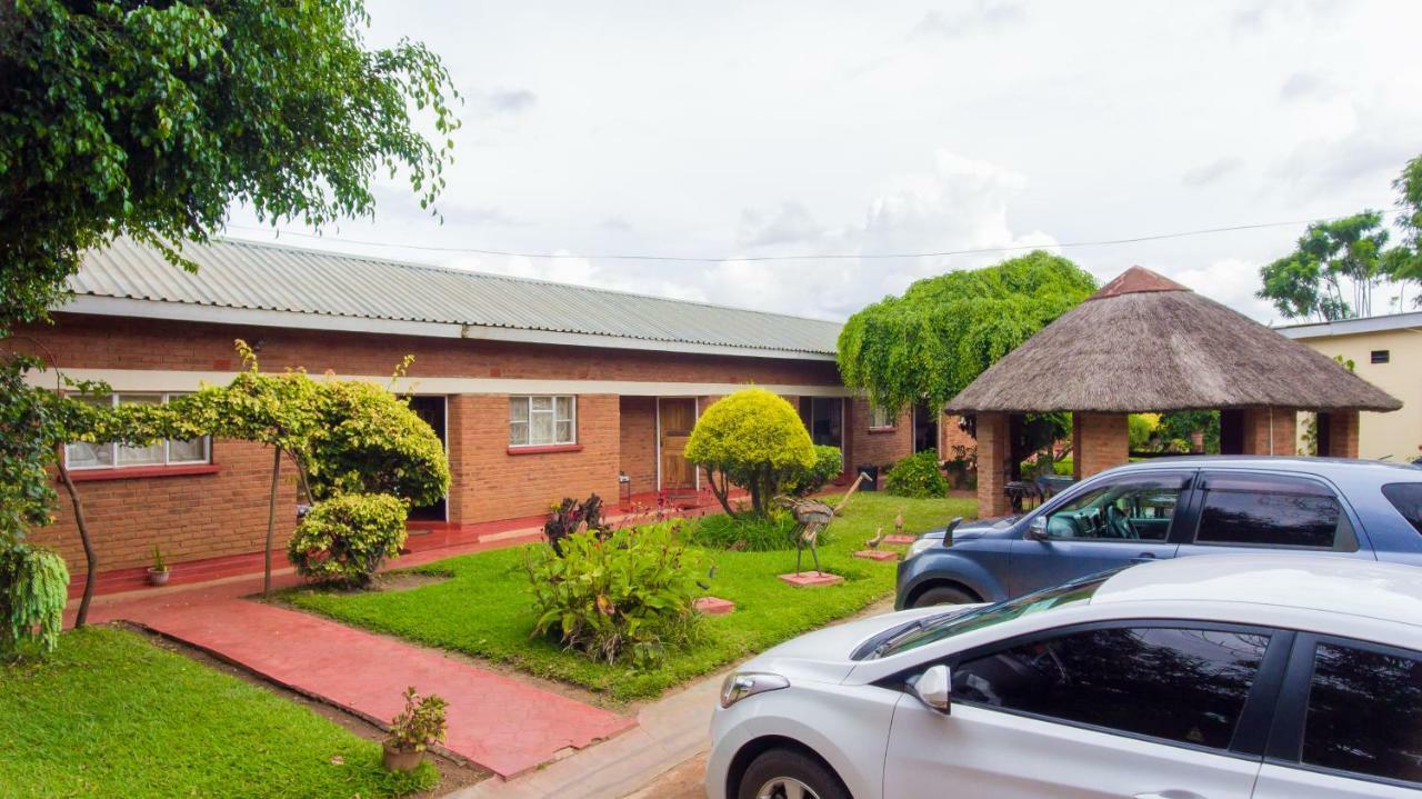 Nelly'S Guesthouse Lilongwe Exterior photo