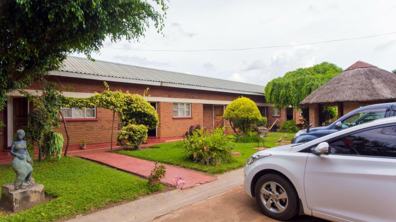 Nelly'S Guesthouse Lilongwe Exterior photo