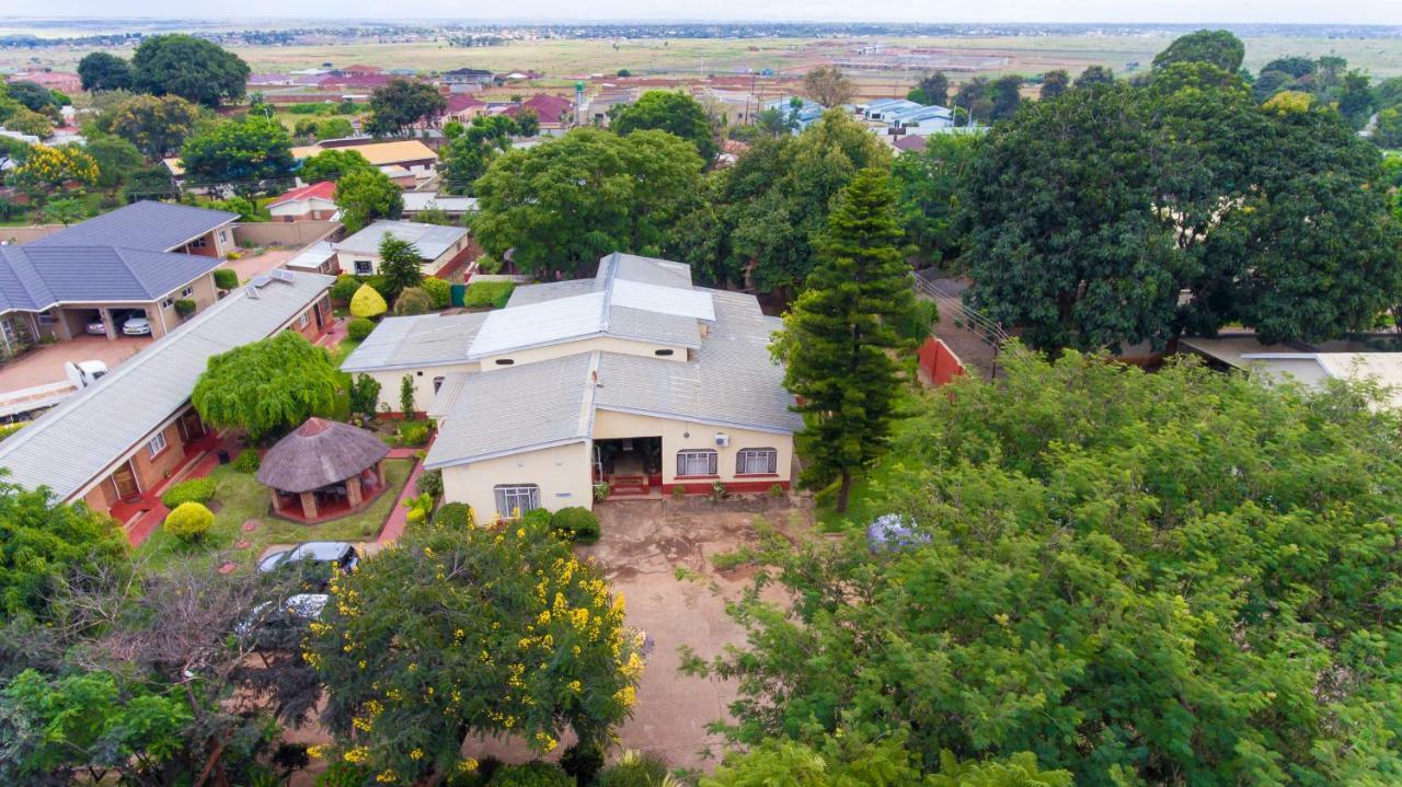 Nelly'S Guesthouse Lilongwe Exterior photo