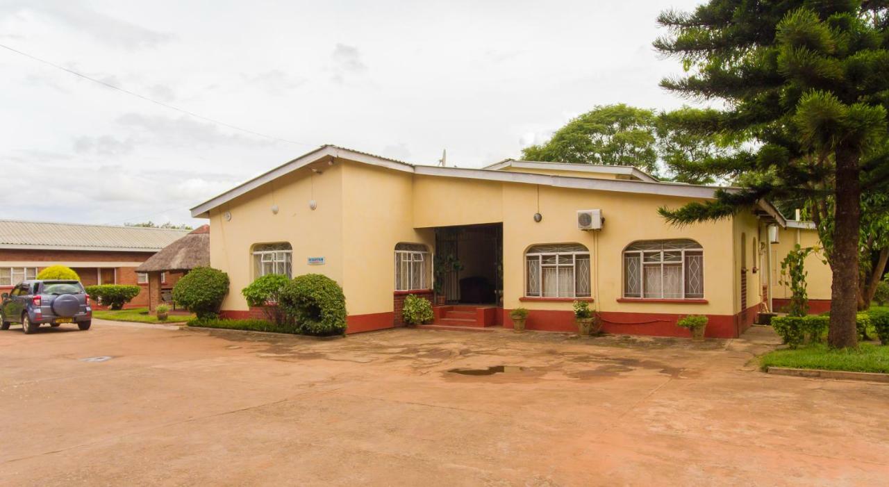 Nelly'S Guesthouse Lilongwe Exterior photo