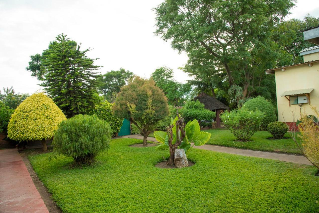 Nelly'S Guesthouse Lilongwe Exterior photo