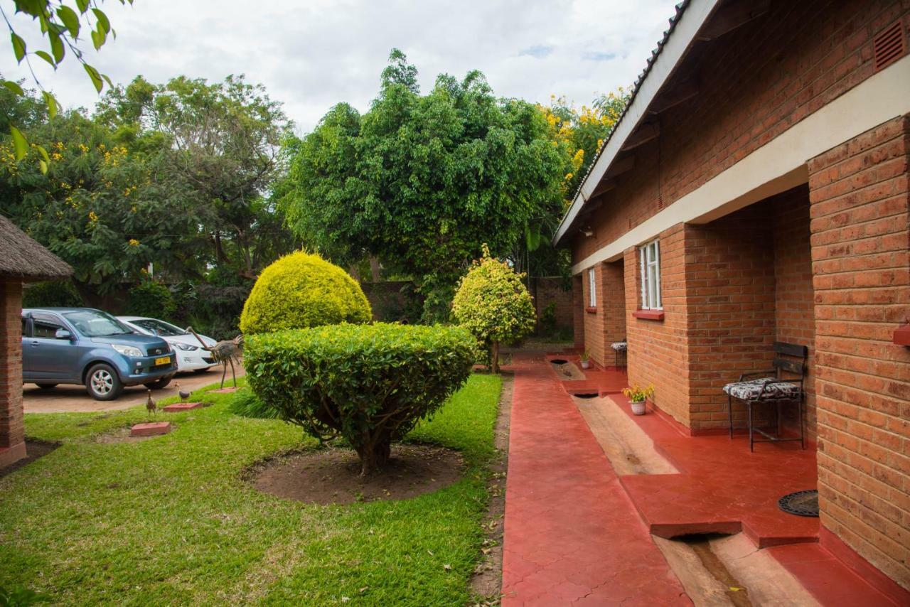 Nelly'S Guesthouse Lilongwe Exterior photo